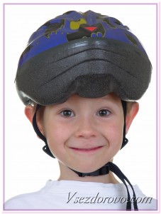 Мальчик в шлеме фото