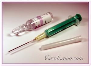 Шприц и вакцина фото