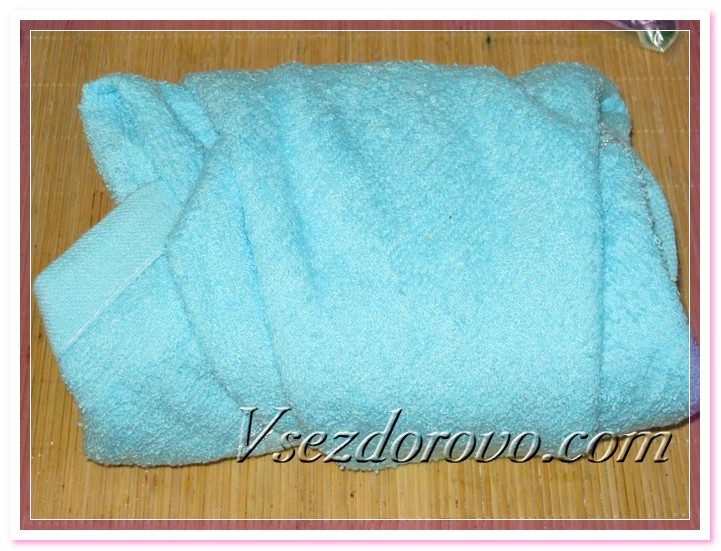 Для того, чтобы мыло прошло стадию геля, закутываем его в полотенце и ставим на батарею (если она достаточно горячая) или же в разогретую и выключенную духовку