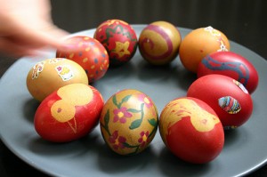 Украшение пасхальных яиц своими руками: фото, способы
