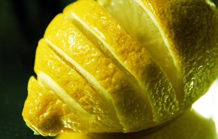 разрезанный лимон