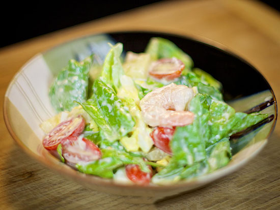 Салат с креветками – рецепты пошагово с фото и видео, очень вкусный и простой. Приготовление салата «Цезарь» из креветок в домашних условиях