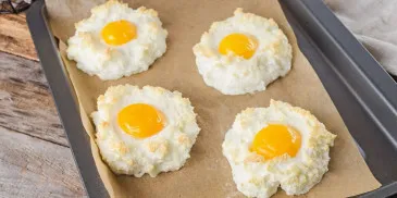 Яичница «Облако»: как приготовить полезный и интересный завтрак