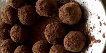 Ни грамма сахара: если вы за ЗОЖ, то этот рецепт ореховых конфет – для вас 