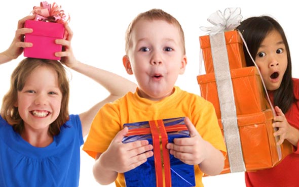 Детские подарки к Новому году 2015: что подарить ребенку на Новый год, интересные идеи