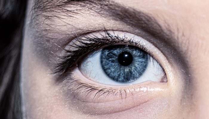 Глаза в глаза: 3 способа выдержать взгляд собеседника