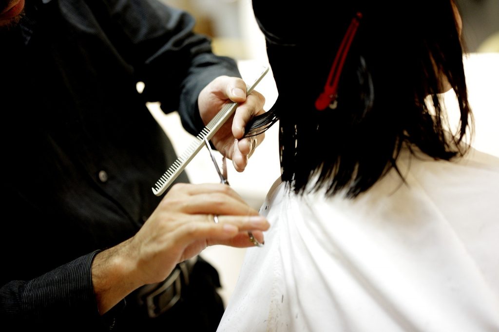 Салонный уход: 3 признака того, что вашим волосам нужна стрижка