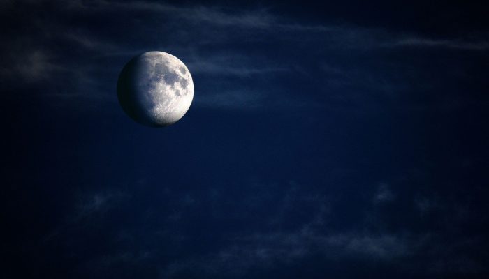 Редкое явление на Хэллоуин: в небе взойдет «Голубая луна»