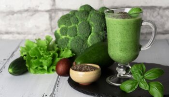 Зеленый смузи со шпинатом: любители растительной пищи оценят